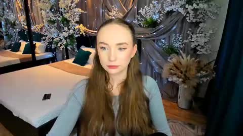 Emelie online show from 03/09/25, 10:19