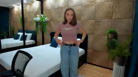 Emelie online show from 09/18/25, 07:38