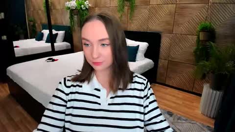 Emelie online show from 10/02/25, 10:22