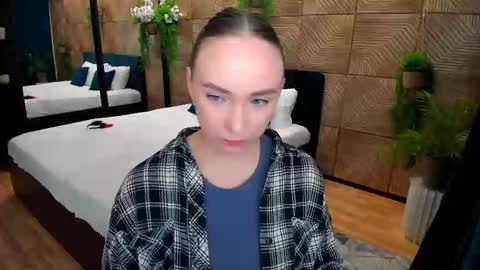 Emelie online show from 10/03/25, 10:12