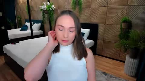 Emelie online show from 10/17/25, 04:09