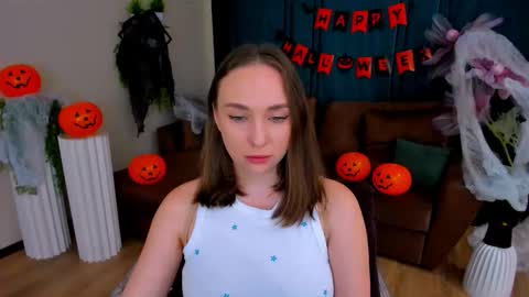 Emelie online show from 10/27/25, 04:11
