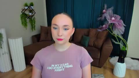 Emelie online show from 11/18/25, 04:33