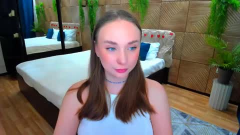 Emelie online show from 05/06/26, 04:34
