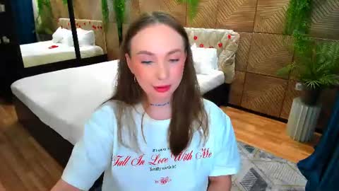 Emelie online show from 06/16/26, 04:42