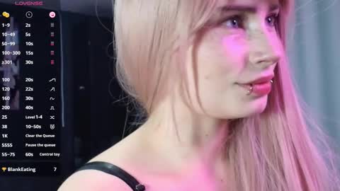 Snapshot of piera_ chatting on 10/30/25, 07:25 Piera online show from 10/30/25, 07:25