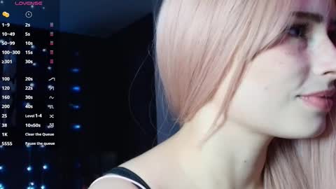 Snapshot of piera_ chatting on 11/11/25, 07:03 Piera online show from 11/11/25, 07:03