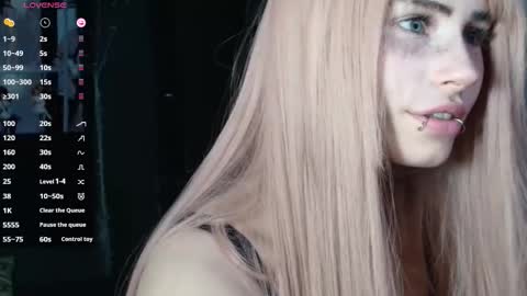 Snapshot of piera_ chatting on 11/24/25, 07:02 Piera online show from 11/24/25, 07:02