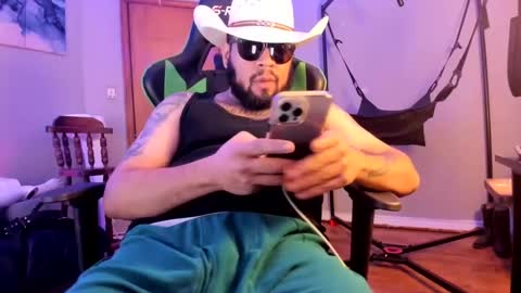 Snapshot of pierced_leather chatting on 12/27/24, 12:29 pierced_leather online show from 12/27/24, 12:29