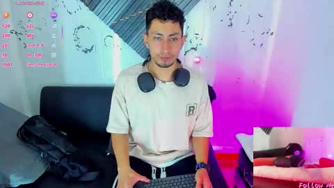 Snapshot of piggy_eddy chatting on 11/21/25, 12:59 Eddy Brock... Its a pleasure to talk to... online show from 11/21/25, 12:59