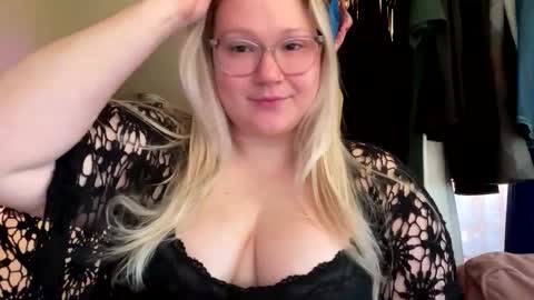 Snapshot of piggyrose chatting on 09/28/25, 10:26 Piggy Rose online show from 09/28/25, 10:26