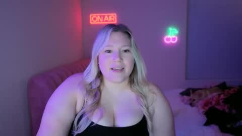 Snapshot of piggyrose chatting on 01/08/26, 01:30 Piggy Rose online show from 01/08/26, 01:30