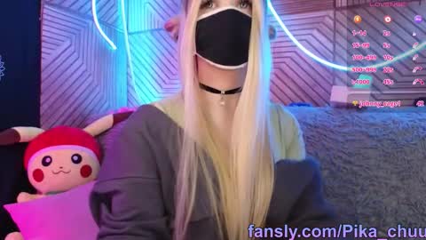 Snapshot of pika_pikaa chatting on 09/26/25, 10:36 Sonya online show from 09/26/25, 10:36