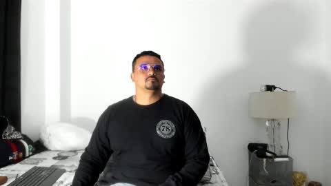 pikoro_gomez online show from 11/24/25, 01:16