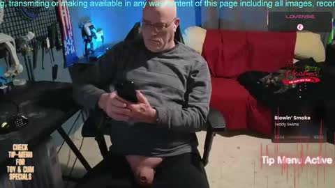 Snapshot of pilot_dave_69 chatting on 12/23/25, 04:21 Dave online show from 12/23/25, 04:21