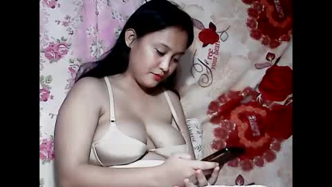 Snapshot of pinay_mama_milkbigboobs chatting on 02/27/25, 05:15 pinay_mama_milkbigboobs online show from 02/27/25, 05:15
