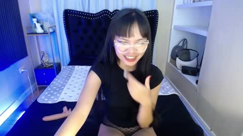 Snapshot of pinay_slutx chatting on 12/26/24, 05:51 dee online show from 12/26/24, 05:51