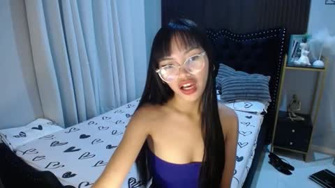 Snapshot of pinay_slutx chatting on 02/16/25, 01:27 dee online show from 02/16/25, 01:27