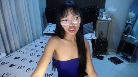 Snapshot of pinay_slutx chatting on 02/17/25, 09:35 dee online show from 02/17/25, 09:35