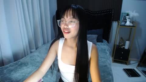 Snapshot of pinay_slutx chatting on 02/26/25, 05:17 dee online show from 02/26/25, 05:17