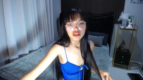 Snapshot of pinay_slutx chatting on 03/07/25, 12:12 dee online show from 03/07/25, 12:12
