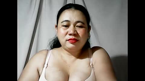 Snapshot of pinaymama12345 chatting on 02/12/26, 11:33 pinaymama12345 online show from 02/12/26, 11:33