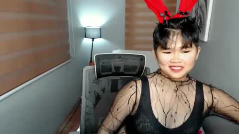 Snapshot of pinayprincesslyn chatting on 01/12/25, 12:23 Lyn the Lesbian online show from 01/12/25, 12:23