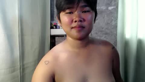 Snapshot of pinayprincesslyn chatting on 05/29/26, 04:32 Lyn the Lesbian online show from 05/29/26, 04:32