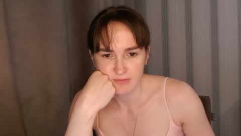 Snapshot of pineapple__mood chatting on 06/14/26, 10:28 online show from 06/14/26, 10:28