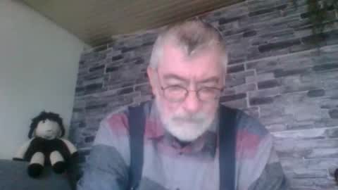 Snapshot of pinholder chatting on 11/01/25, 11:34 Michael online show from 11/01/25, 11:34