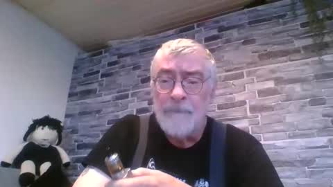 Snapshot of pinholder chatting on 11/07/25, 01:11 Michael online show from 11/07/25, 01:11