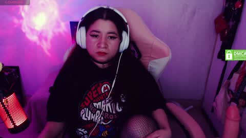 Snapshot of pink_girl0n chatting on 12/18/24, 02:21 Kitty online show from 12/18/24, 02:21