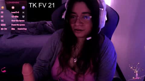 Snapshot of pink_girl0n chatting on 12/16/25, 06:24 Kitty online show from 12/16/25, 06:24