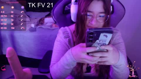 Snapshot of pink_girl0n chatting on 01/06/26, 06:00 Kitty online show from 01/06/26, 06:00