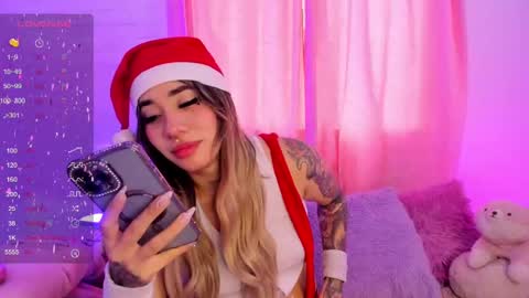 Snapshot of pink_quarz chatting on 12/21/24, 06:23 KELLY online show from 12/21/24, 06:23