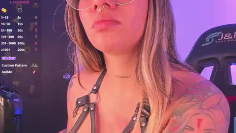 Snapshot of pink_quarz chatting on 10/25/25, 02:52 KELLY online show from 10/25/25, 02:52