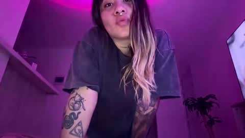 Snapshot of pink_quarz chatting on 11/24/25, 12:10 KELLY online show from 11/24/25, 12:10