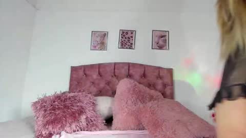 Snapshot of pink_rose5 chatting on 11/08/25, 02:34 pink_rose5 online show from 11/08/25, 02:34