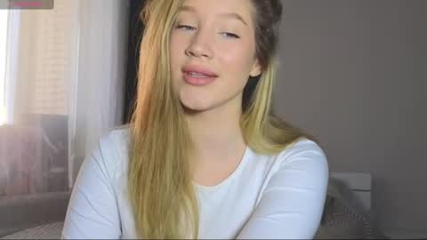 Snapshot of pink_rosee_ chatting on 12/25/24, 03:40   online show from 12/25/24, 03:40