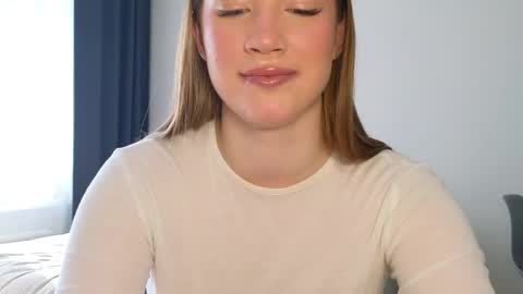 Snapshot of pink_rosee_ chatting on 04/08/26, 03:28 online show from 04/08/26, 03:28