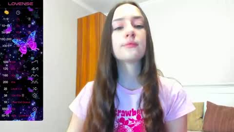 Snapshot of pink_soda33 chatting on 06/22/26, 05:59 pink_soda33 online show from 06/22/26, 05:59