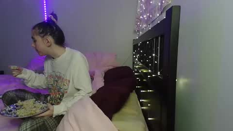 pink_tv online show from 12/22/25, 01:57