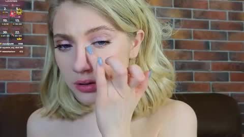 Snapshot of pinkadele chatting on 01/09/25, 02:33 Adele online show from 01/09/25, 02:33