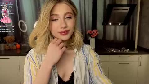 Snapshot of pinkadele chatting on 02/11/25, 11:21 Adele online show from 02/11/25, 11:21