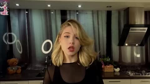 Snapshot of pinkadele chatting on 02/19/25, 10:23 Adele online show from 02/19/25, 10:23