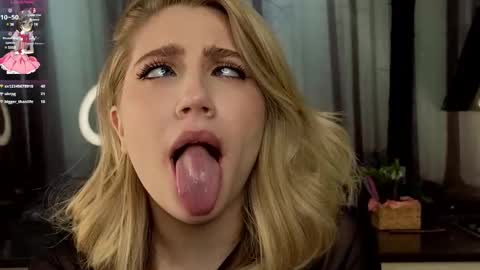 Snapshot of pinkadele chatting on 02/19/25, 01:28 Adele online show from 02/19/25, 01:28