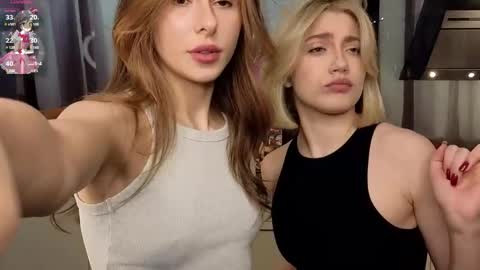 Snapshot of pinkadele chatting on 03/11/25, 11:23 Adele online show from 03/11/25, 11:23