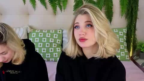 Snapshot of pinkadele chatting on 10/16/25, 08:59 Adele online show from 10/16/25, 08:59