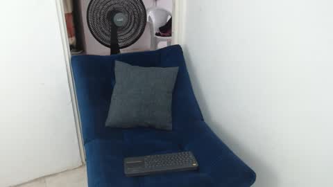 Snapshot of pinkarg chatting on 12/17/25, 07:09 - online show from 12/17/25, 07:09