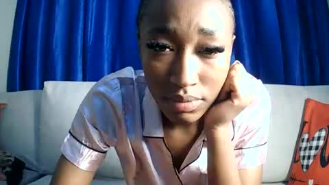Snapshot of pinkaura_ chatting on 06/09/26, 07:03 PinkyAura online show from 06/09/26, 07:03
